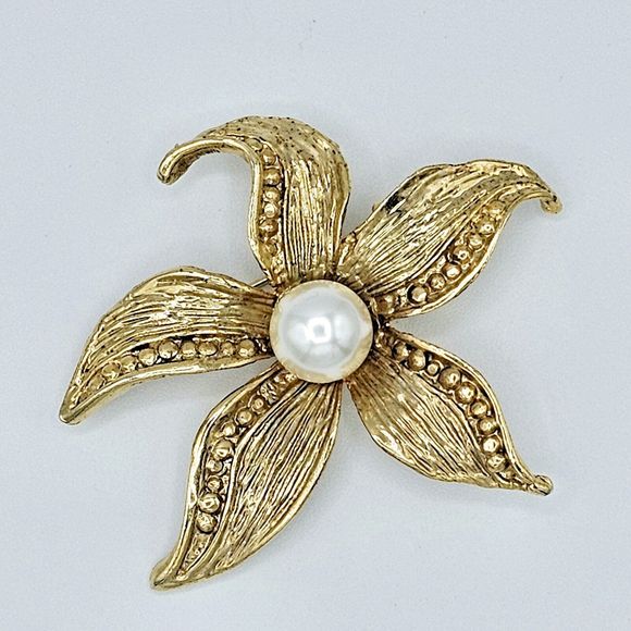 Pearl Flower Brooch Vintage Faux Spring Large Petal Gold Tone Estate Floral Pin - Picture 2 of 9